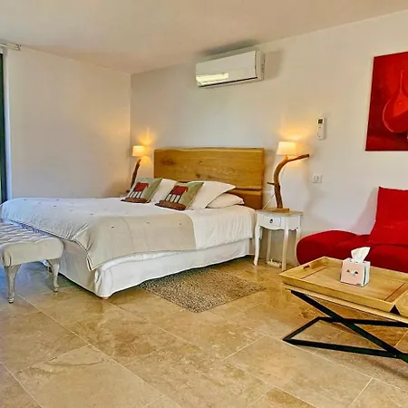 Petit Paradis 24 *